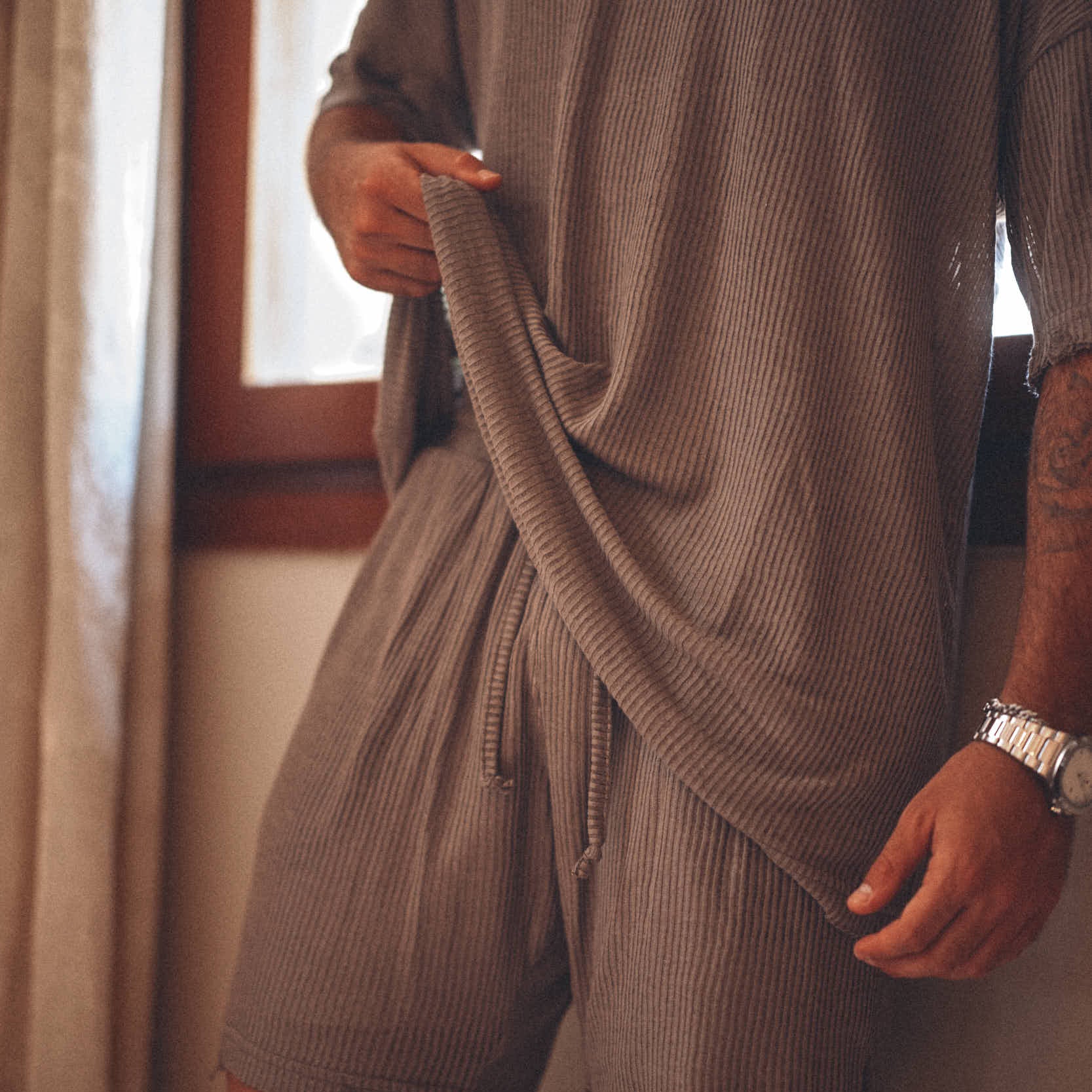 שורט סאנטוריני שורות