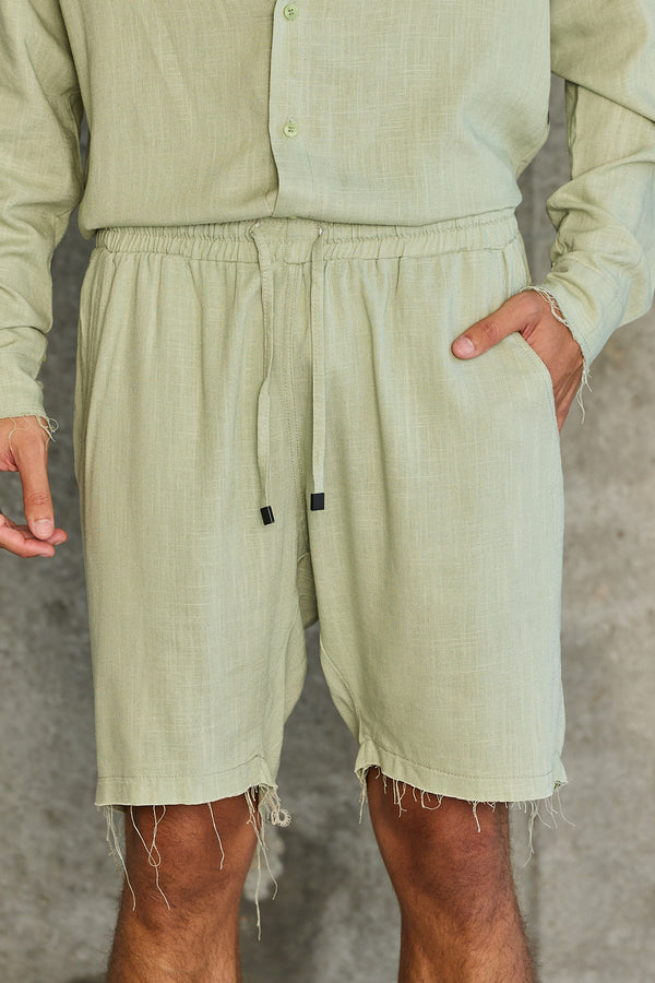 שורט פשתן ירוק