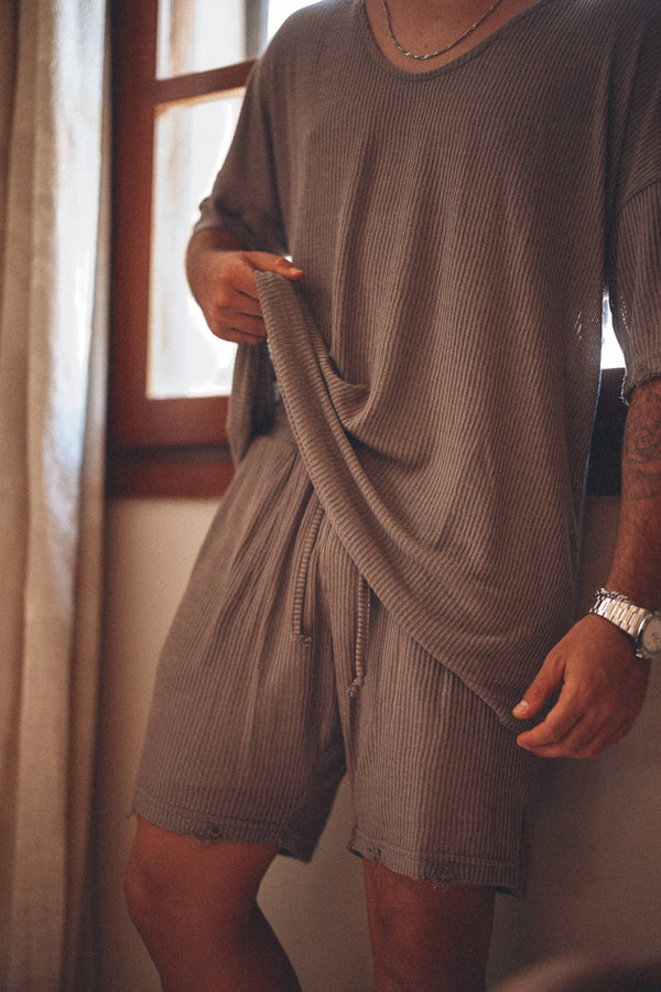 שורט סאנטוריני שורות